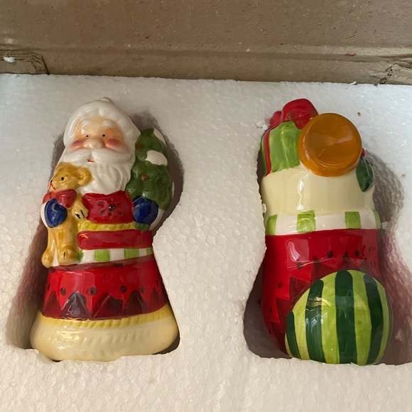 THOMAS PACCONI 6 Piece Christmas 
SALT & PEPPER DISPLAY TRAY SET - Picture 5 of 6